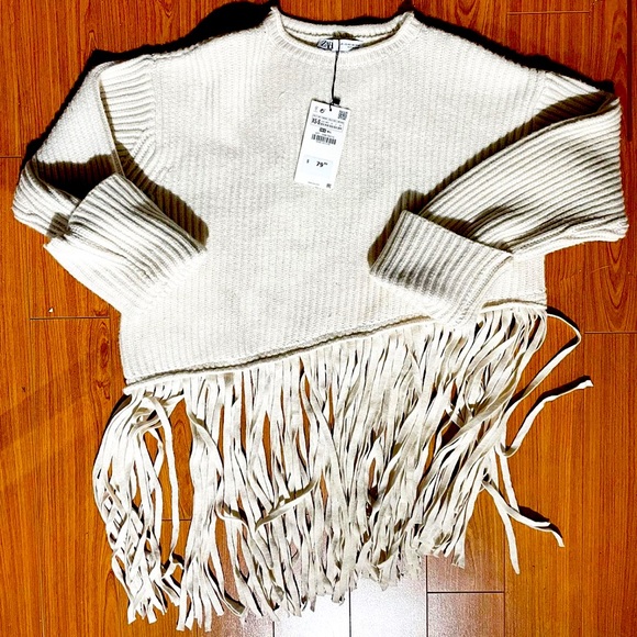 Very soft & comfy asymmetrical Zara sweater! Fits like a small/ medium - Picture 1 of 2